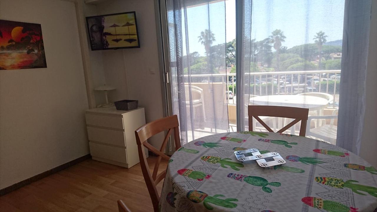 studio meublé sur le port de Hyères Exterior foto